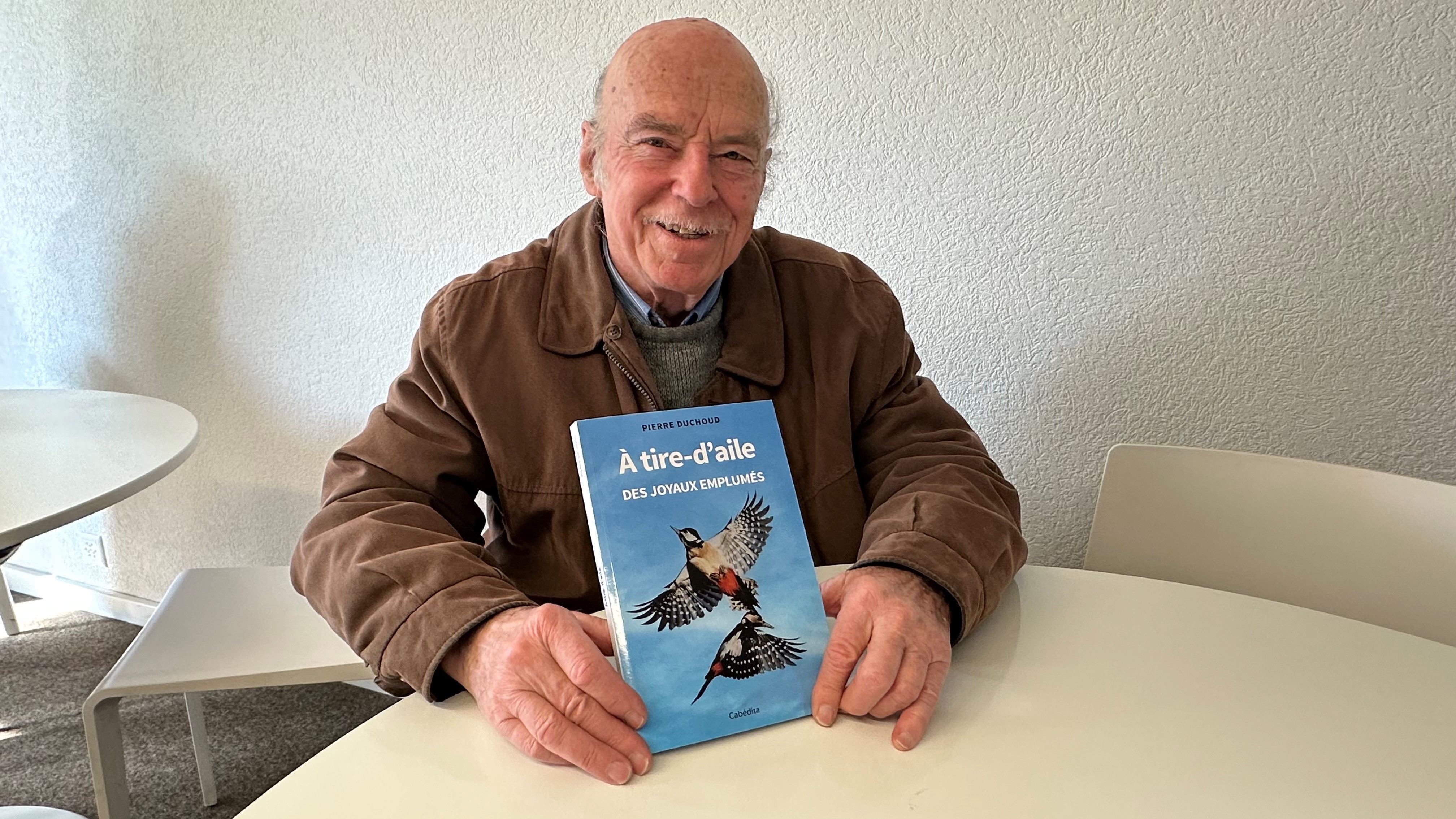 «A tire-d’aile», le livre sur les oiseaux du Gingolais Pierre Duchoud